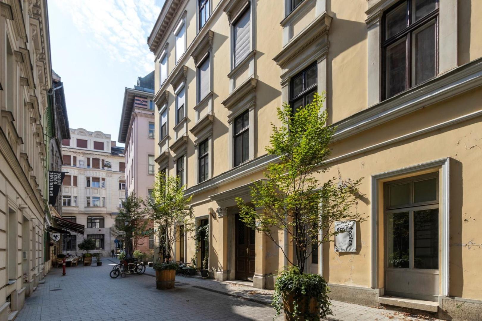 Little Americas Main Street Apartments بودابست المظهر الخارجي الصورة