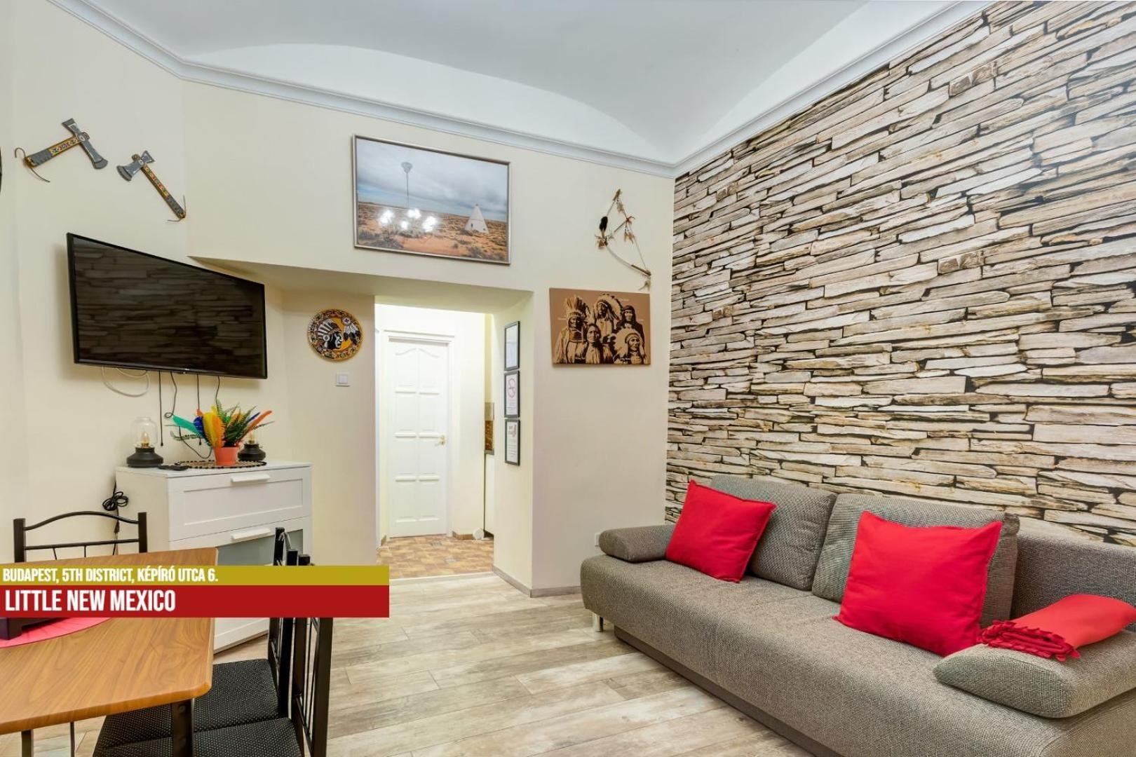 Little Americas Main Street Apartments بودابست المظهر الخارجي الصورة