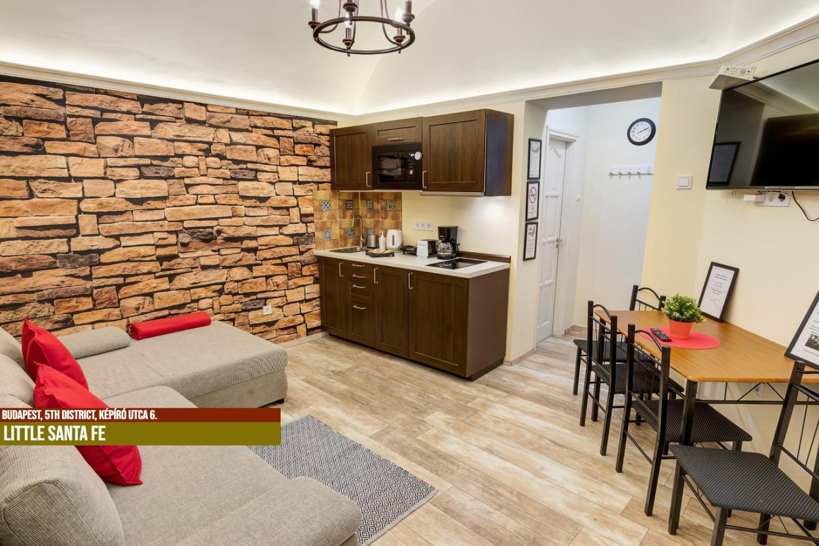 Little Americas Main Street Apartments بودابست المظهر الخارجي الصورة