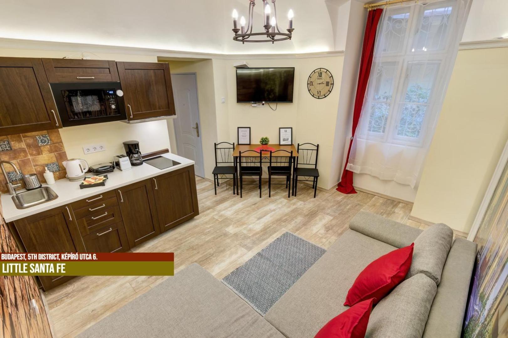 Little Americas Main Street Apartments بودابست المظهر الخارجي الصورة