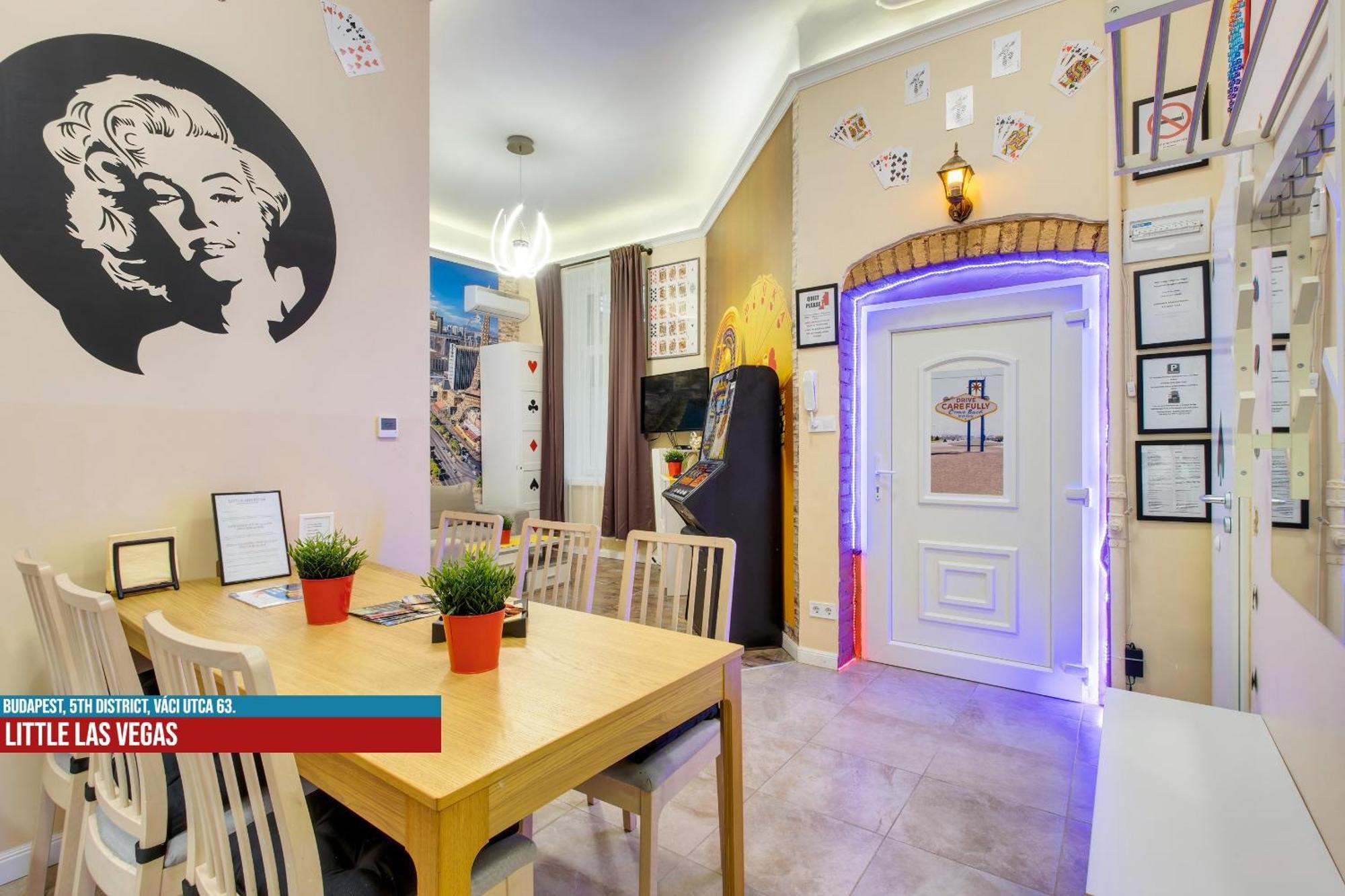 Little Americas Main Street Apartments بودابست المظهر الخارجي الصورة