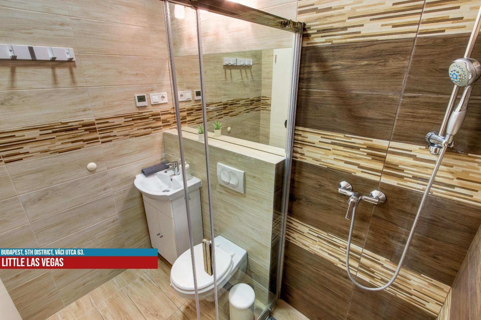 Little Americas Main Street Apartments بودابست المظهر الخارجي الصورة