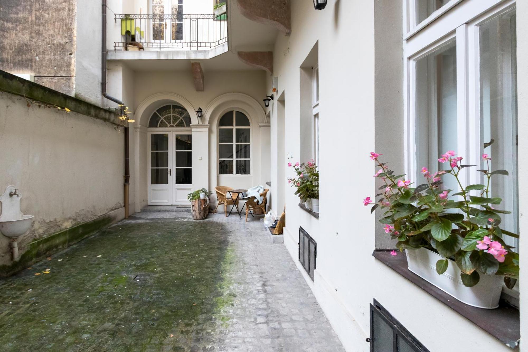 Little Americas Main Street Apartments بودابست المظهر الخارجي الصورة