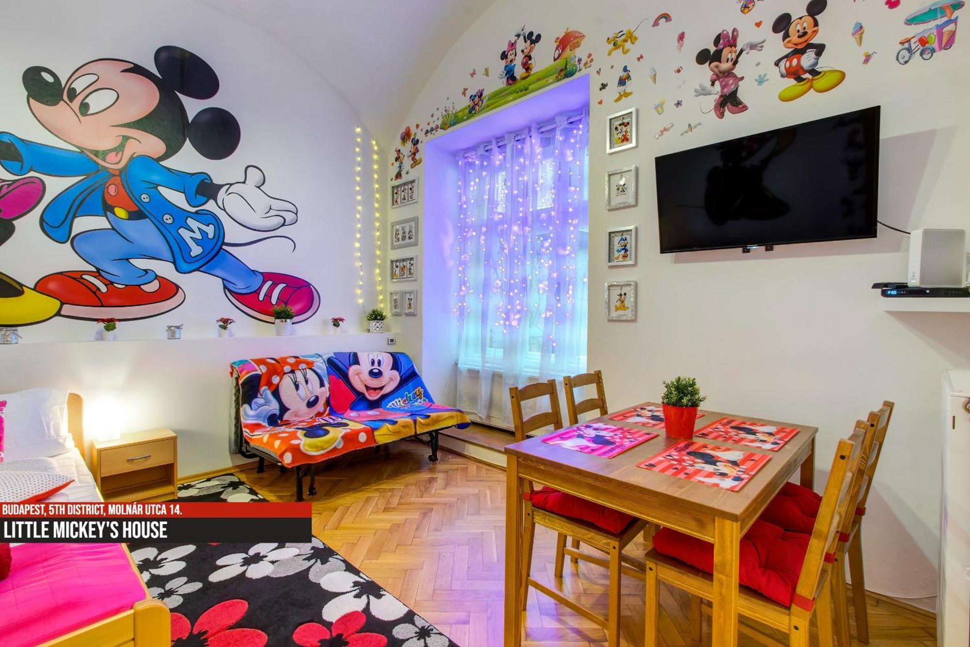 Little Americas Main Street Apartments بودابست المظهر الخارجي الصورة