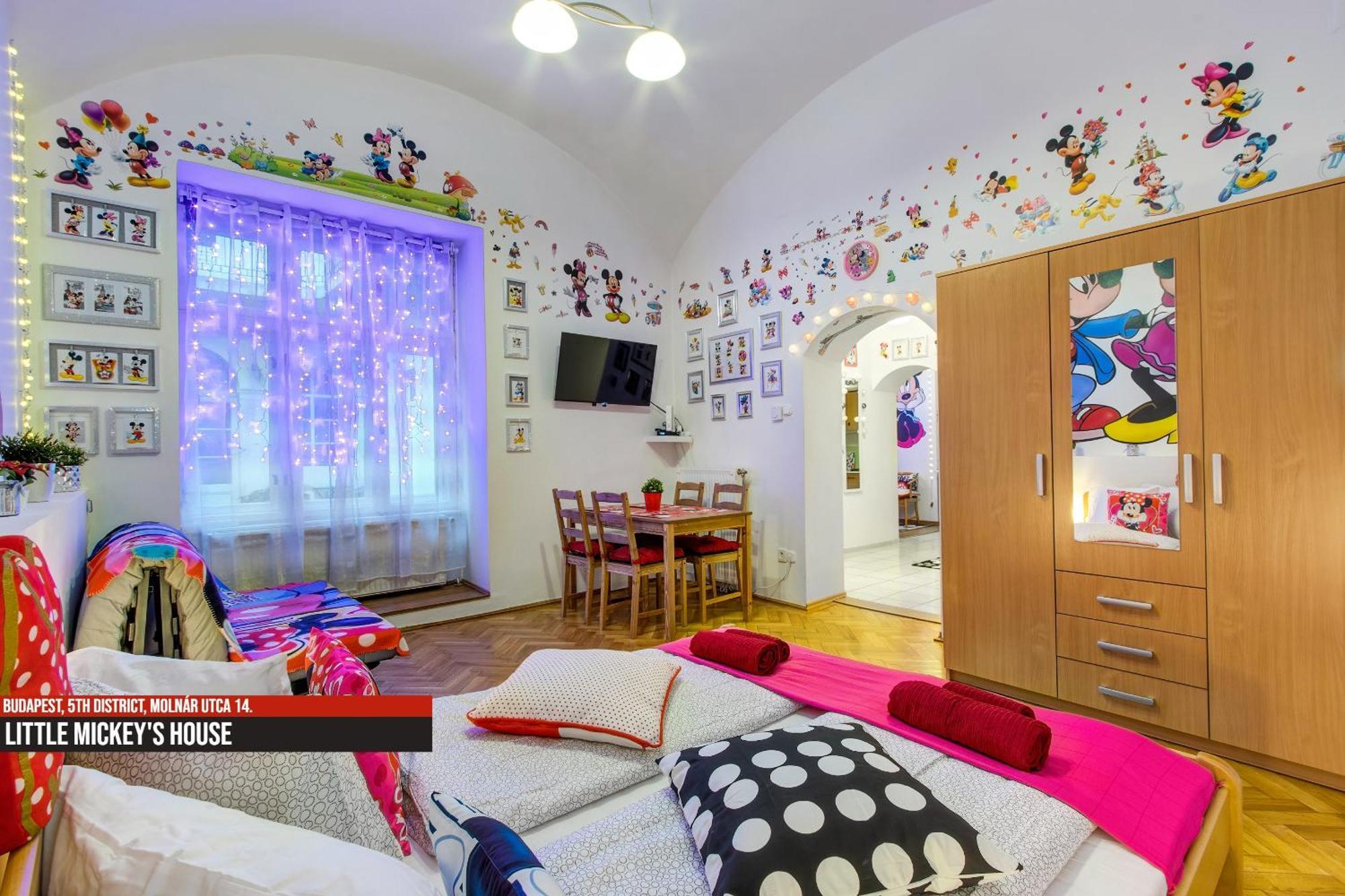Little Americas Main Street Apartments بودابست المظهر الخارجي الصورة