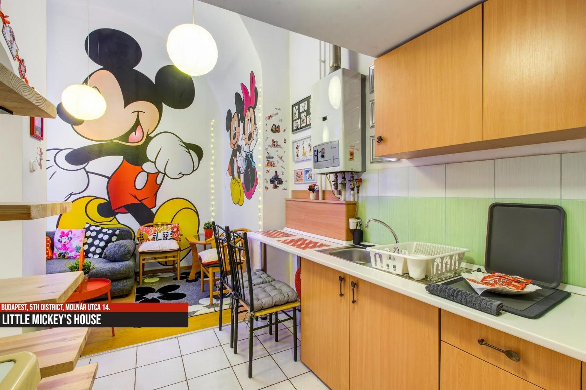 Little Americas Main Street Apartments بودابست المظهر الخارجي الصورة
